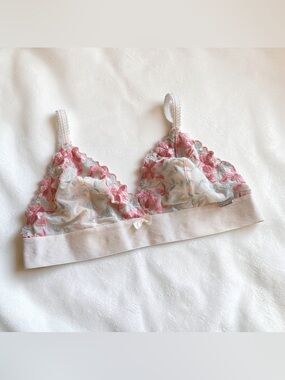 La Vie En Rose Cream Bralette with Pink Floral Lace